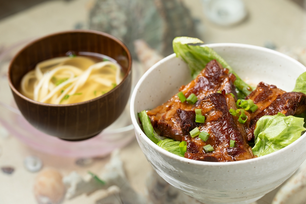 出汁とお肉にこだわった沖縄そば